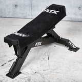 ATX® Gym-Handtuch 50 x 100 cm auf Hantelbank